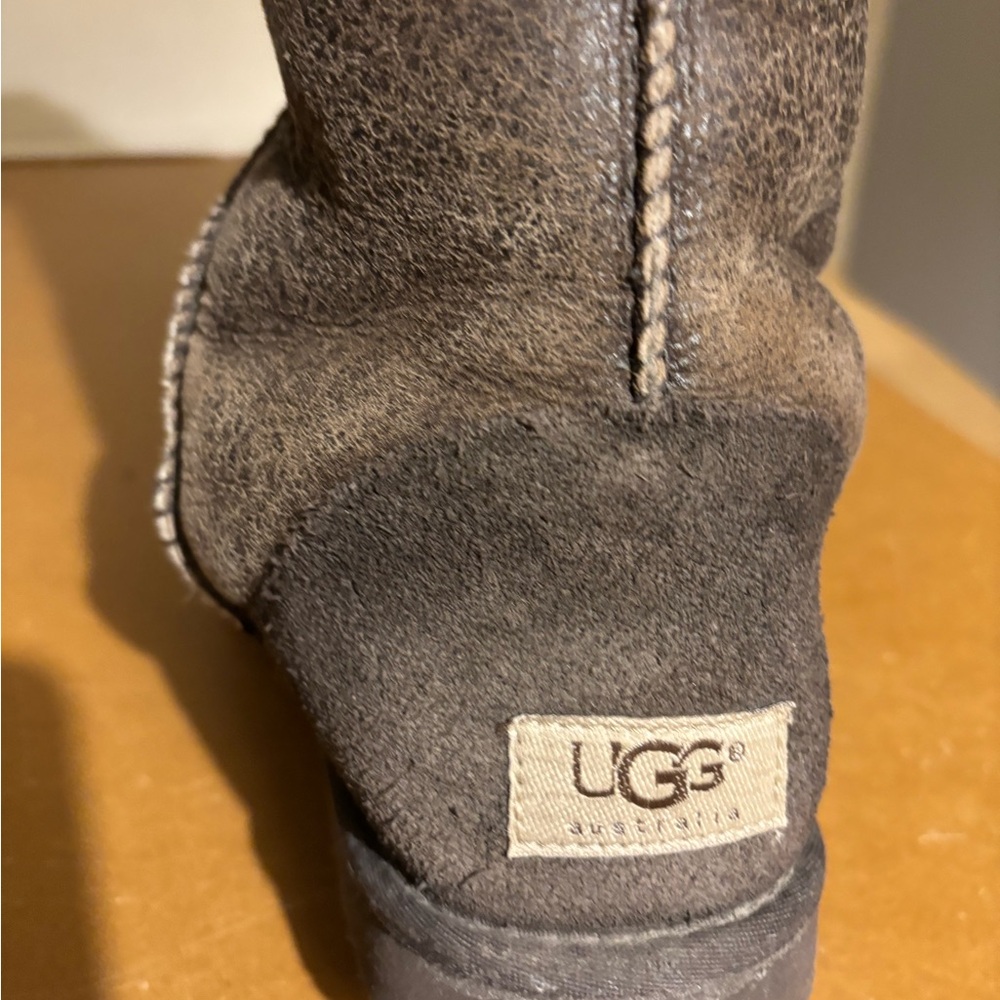UGG Dark Brown distressed finish  Boots size 9 shearling